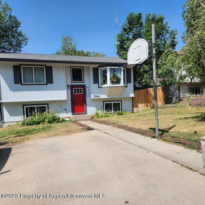 742 Legion St, Craig, CO 81625 - photo 1