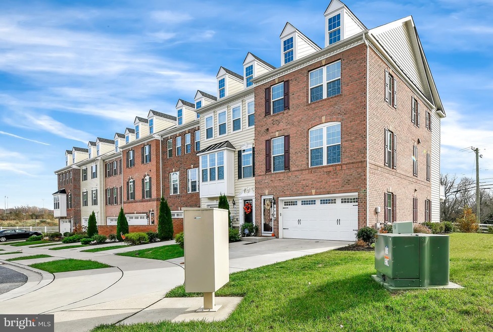 906 Magnolia Blossom Ct, Sykesville, MD 21784 - photo 1