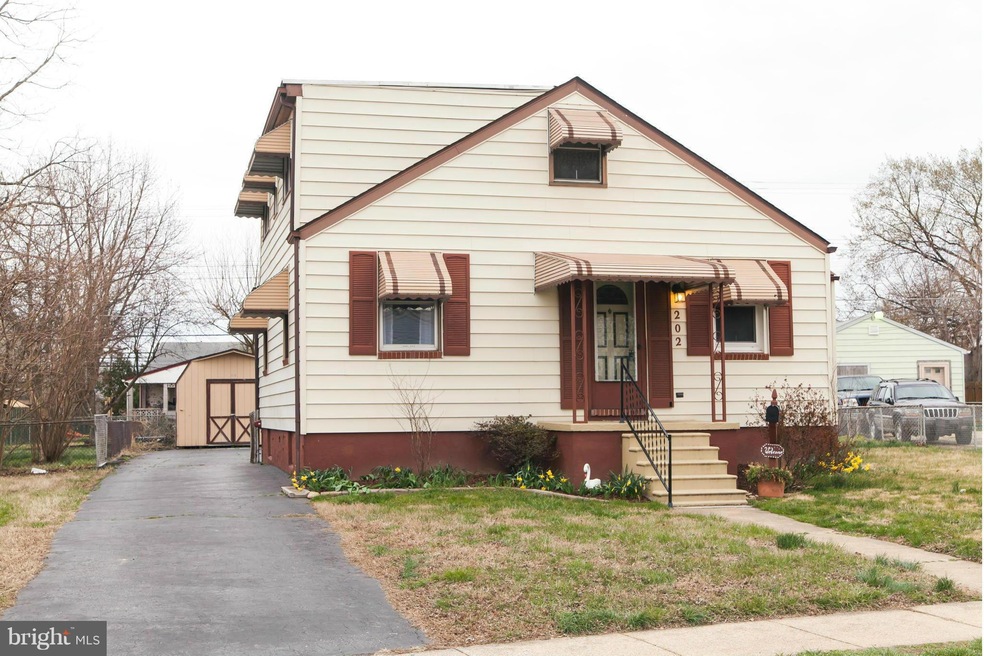 202 Pinewood Rd, Dundalk, MD 21222 - photo 1