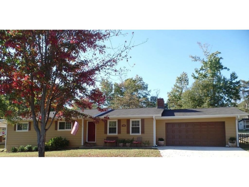 Inviting curb appeal!