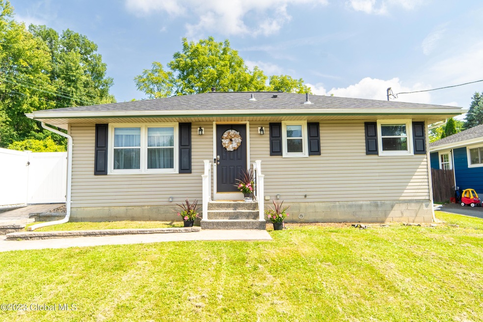 32 Acorn Ave, Rensselaer, NY 12144 - photo 1