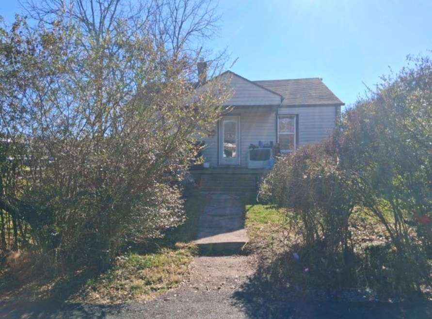 932 Duke St, Marion, VA 24354 - photo 1