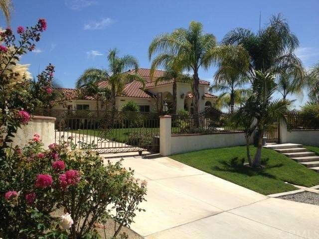 Front view of home