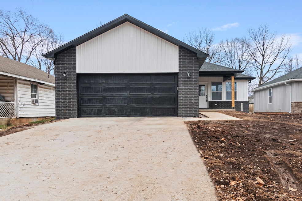 1110 S Hillcrest Ave, Springfield, MO 65802 - photo 1