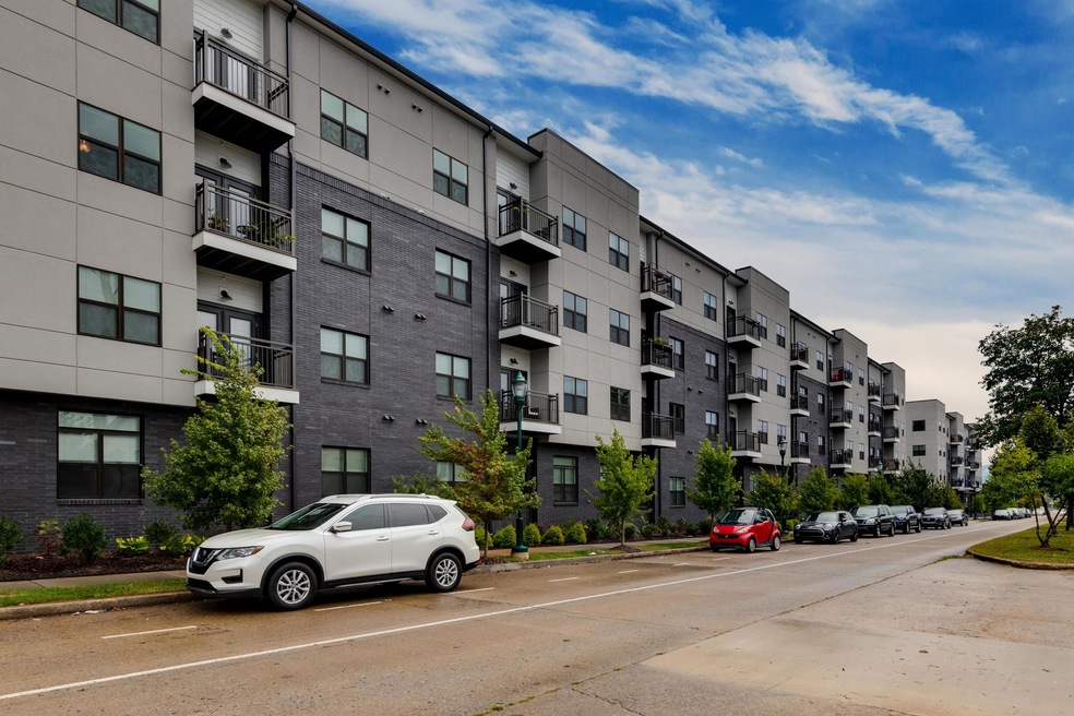 782 Riverfront Pkwy-1