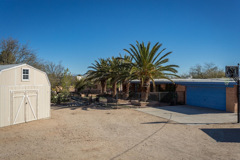 1100 W. Calle San Salvador-0352