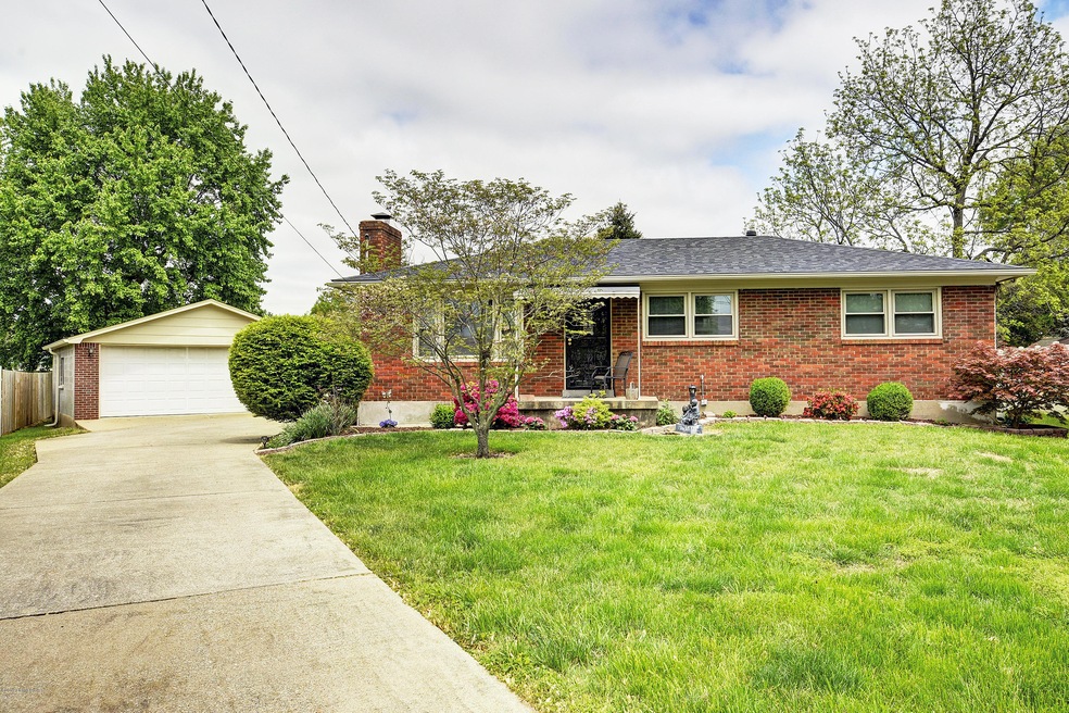 7906 Maple Hill Rd, Louisville, KY 40219 - photo 1