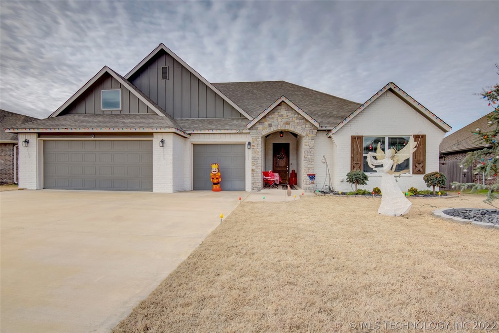 Beautiful 3 bedroom/2 bath/3 car garage - Modern F