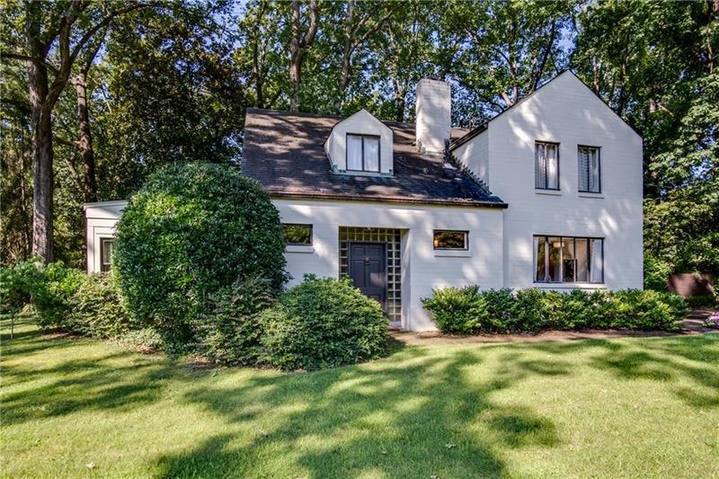 Private wooded setting in Ridgedale Park