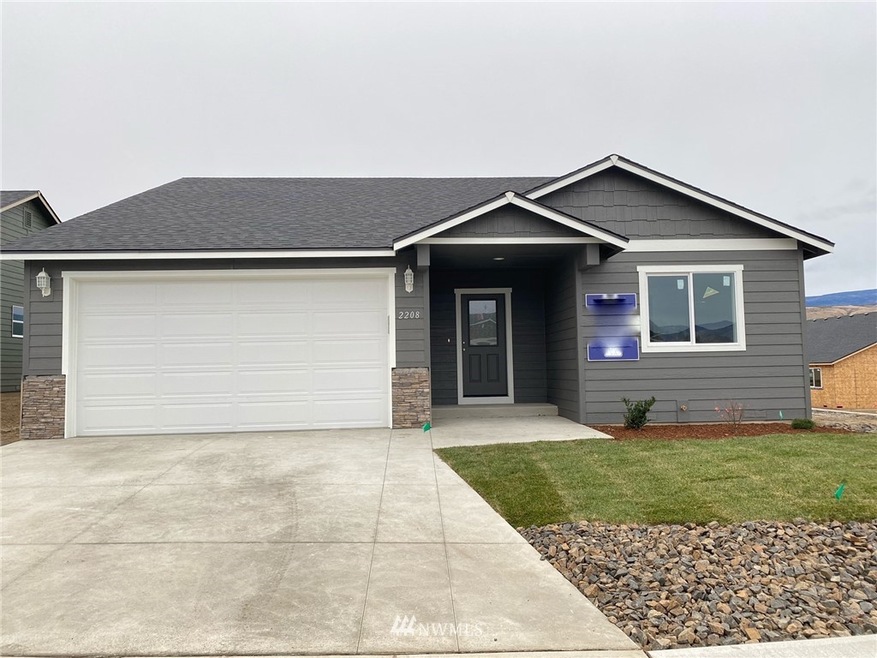 2208 2nd St SE, East Wenatchee, WA 98802 - photo 1
