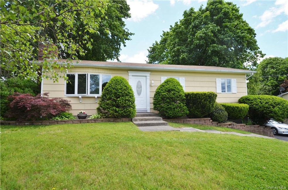 6 Neptune Ln, Middletown, NY 10940 - photo 1