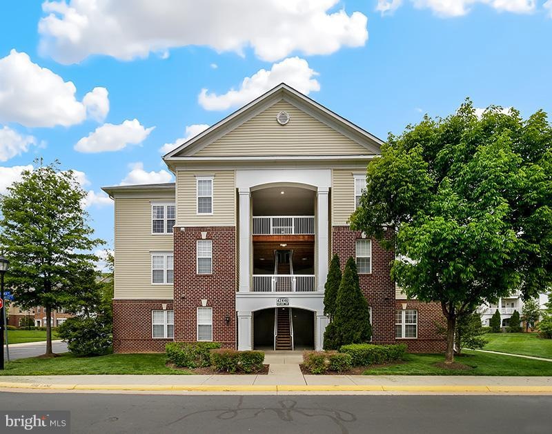 42446 Mayflower Terrace unit 104, Ashburn, VA 20148 - photo 1