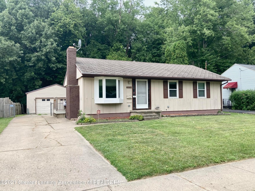 3038 Sunderland Rd, Lansing, MI 48911 - photo 1