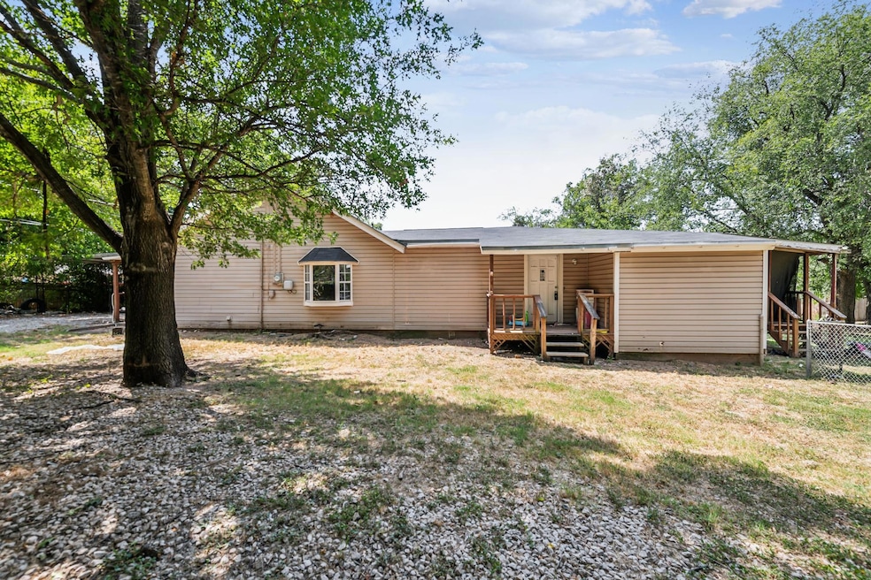 221 N Birch St, Springtown, TX 76082 - photo 1