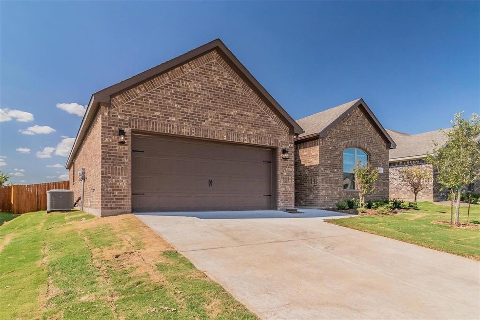 733 Vaquero St, White Settlement, TX 76108 - photo 1