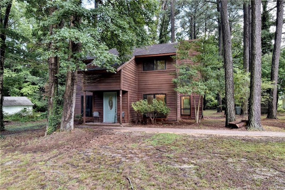 170 E Magnolia Ave, West Point, VA 23181 - photo 1