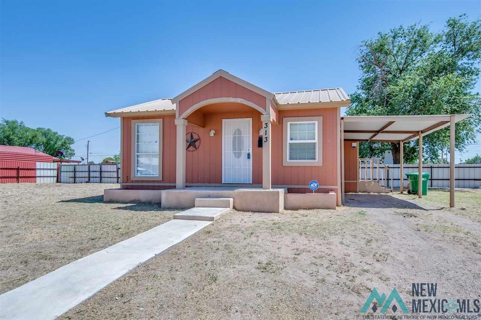 313 W Clinton St, Hobbs, NM 88240 - photo 1