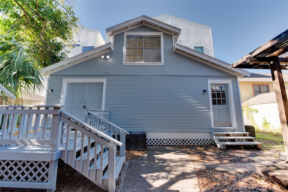 1724 Ridgewood St unit A, Houston, TX 77006 - photo 1