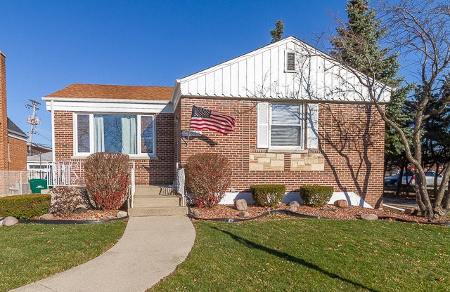 10258 Pelham St, Westchester, IL 60154 - photo 1