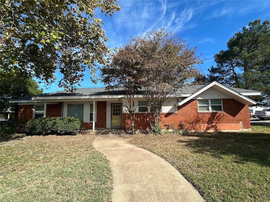 1608 Fisher St, Goldthwaite, TX 76844 - photo 1