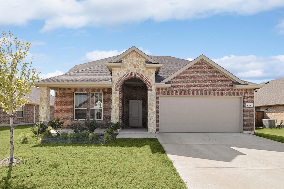 Great Drive up! Wide driveway