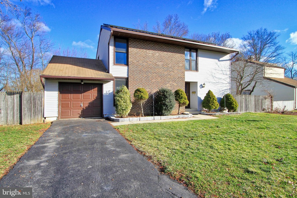 11 Enfield Dr, East Windsor, NJ 08520 - photo 1