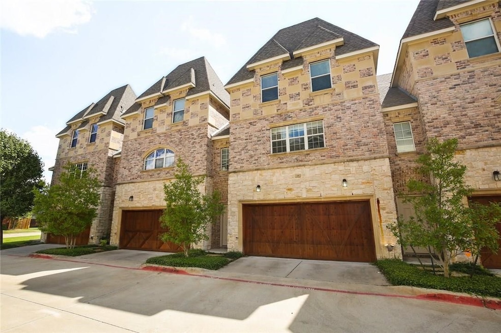 2700 Club Ridge Dr unit 34, Lewisville, TX 75067 - photo 1