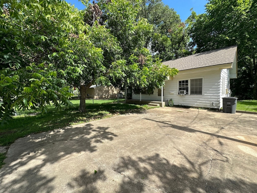 2509 1st St, Bay City, TX 77414 - photo 1