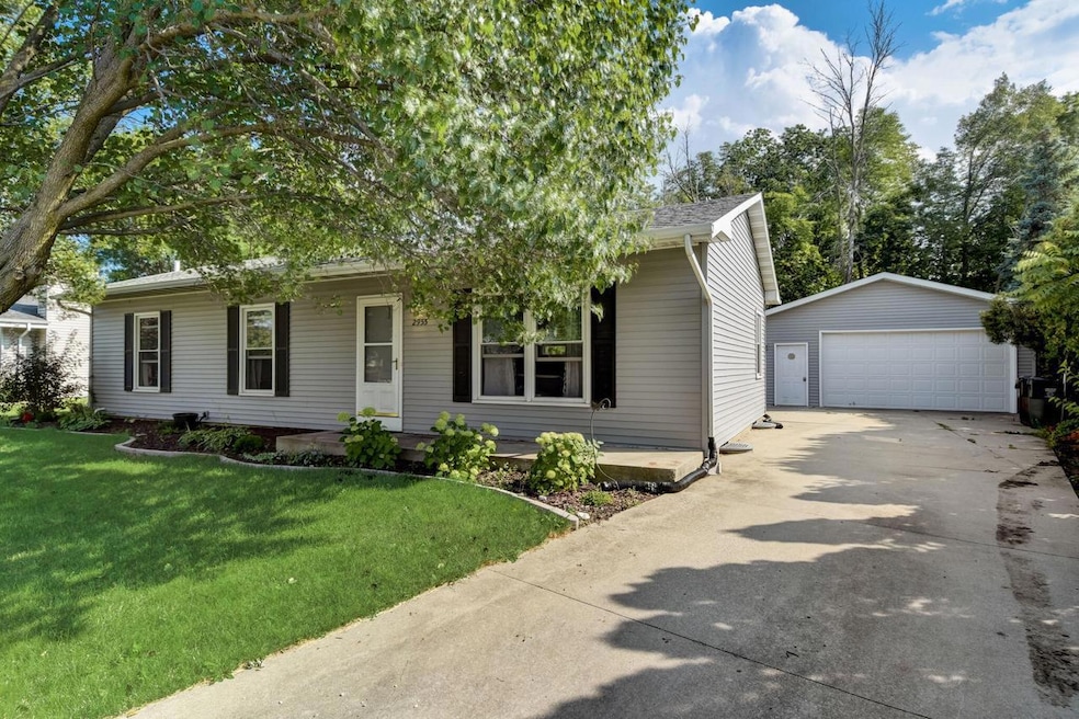 2-web-or-mls-Stonebridge Dr-002