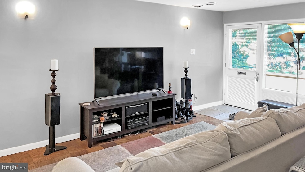 5711 Indian Ct unit 189, Alexandria, VA 22303 - photo 1