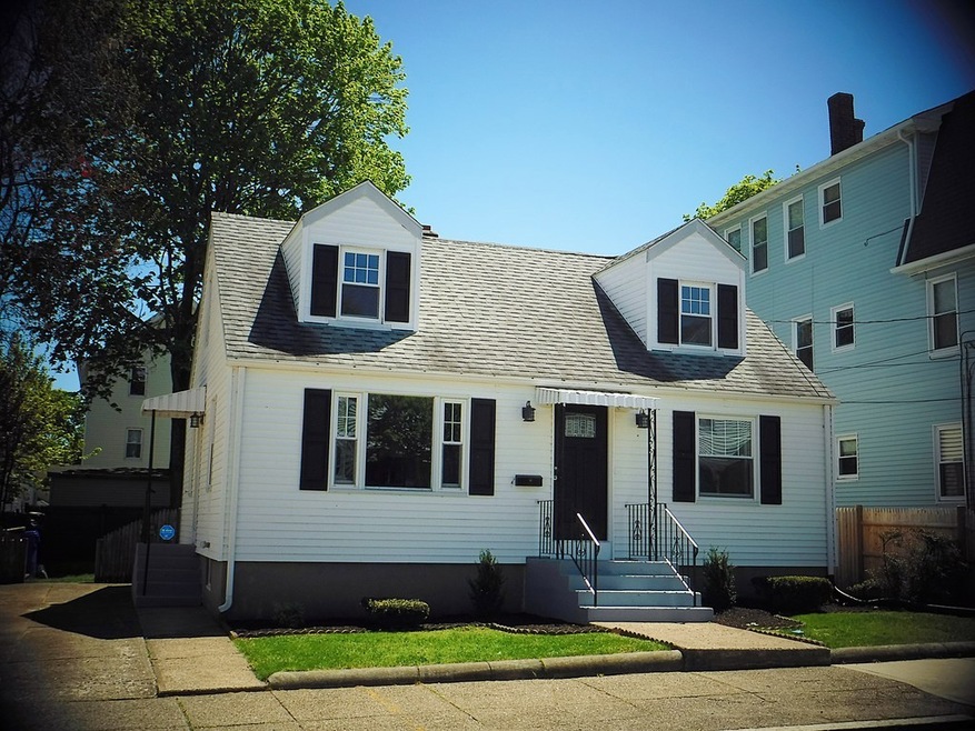 111 Englewood Ave, Pawtucket, RI 02860 - photo 1