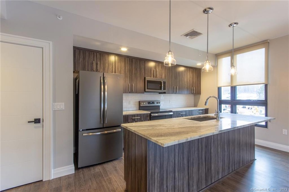 10 Edgewater Cir unit F, East Hampton, CT 06424 - photo 1