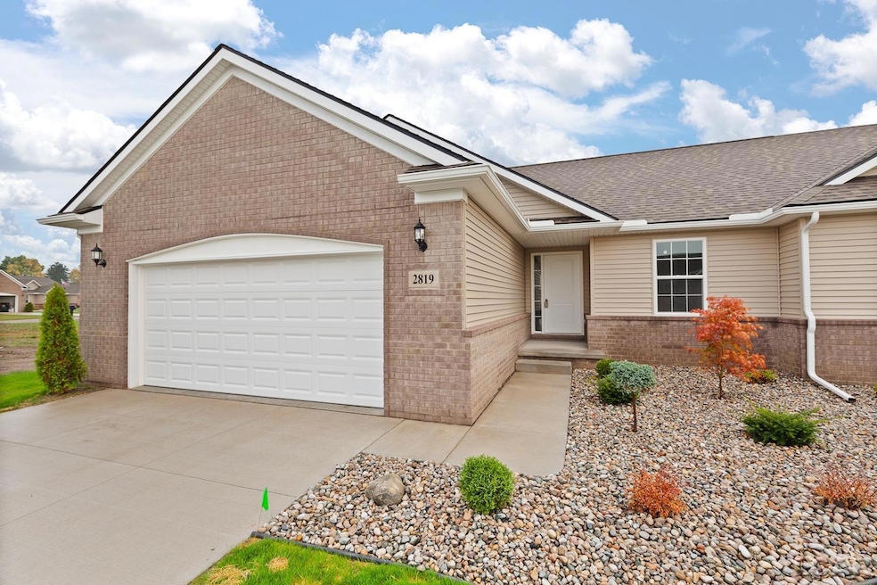 2819 Eunice Cir, Adrian, MI 49221 - photo 1