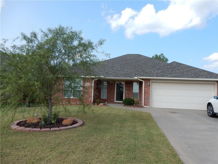 2521 SE 8th St, Moore, OK 73160 - photo 1