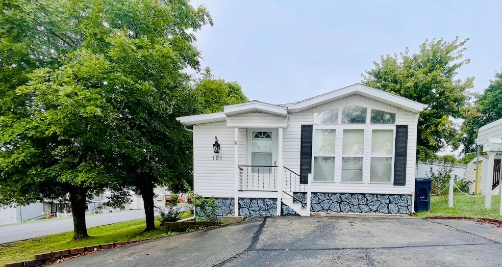 101 Hilltop Cir, Branson, MO 65616 - photo 1