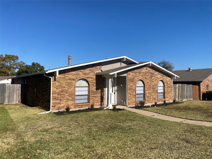 5060 Walker Dr, the Colony, TX 75056 - photo 1