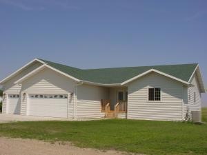 1013 13th Ave SW, Jamestown, ND 58401 - photo 1