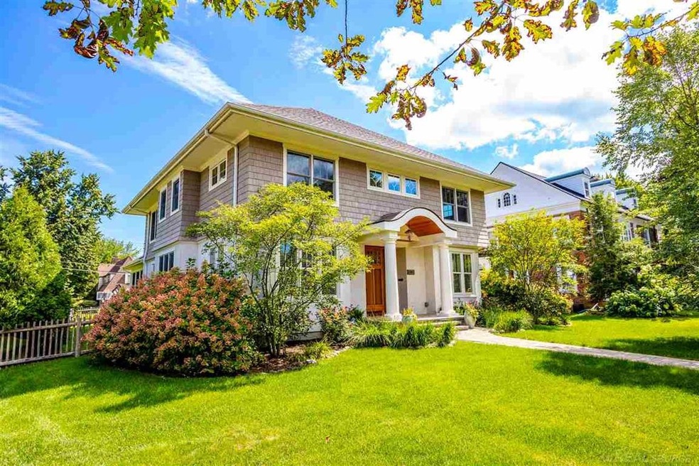 1048 Kensington Ave, Grosse Pointe Park, MI 48230 - photo 1