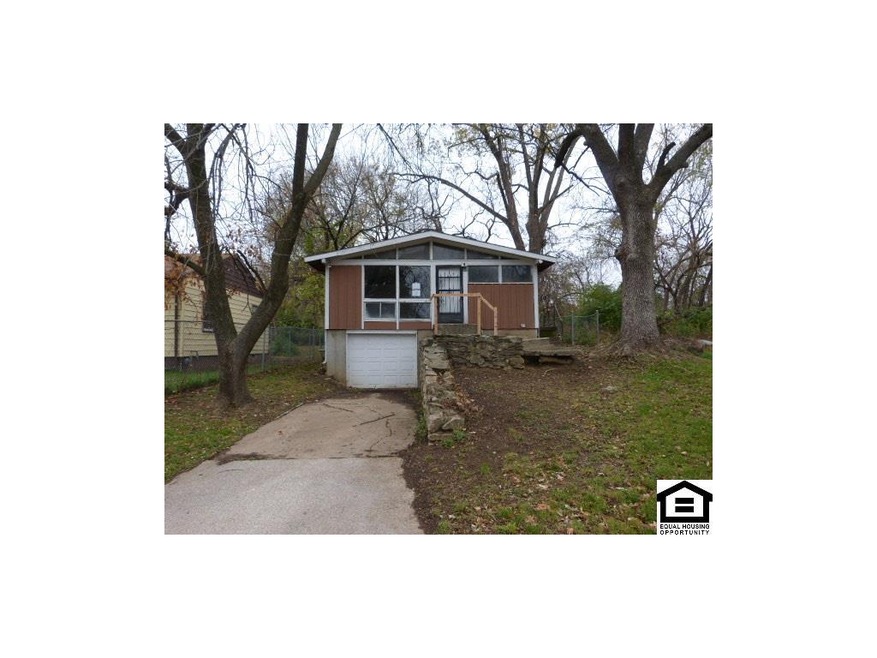 6940 Walrond Ave, Kansas City, MO 64132 - photo 1