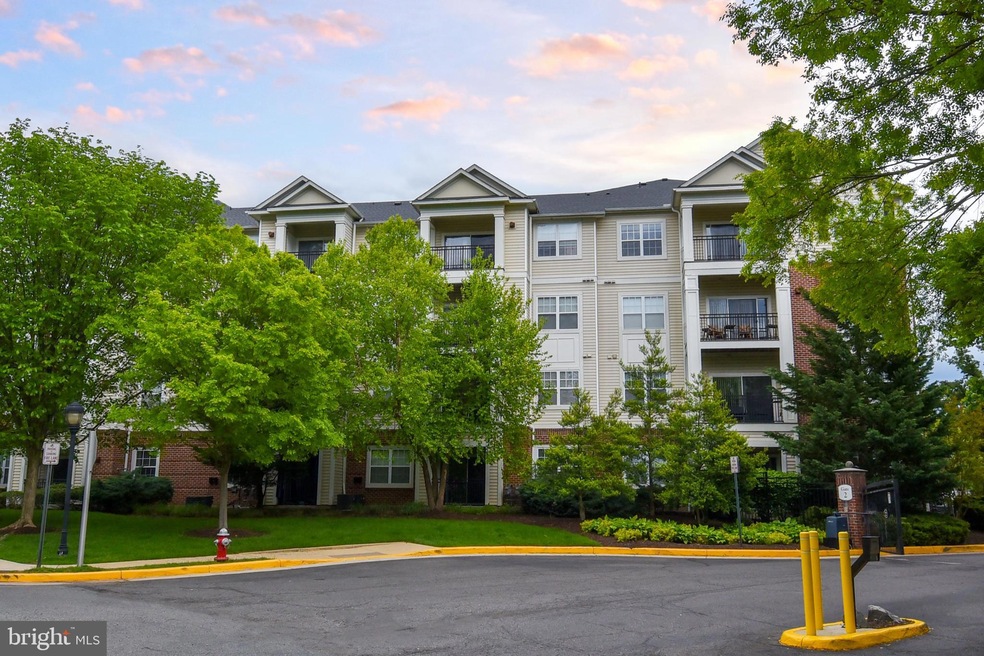 12945 Centre Park Cir unit 301, Herndon, VA 20171 - photo 1