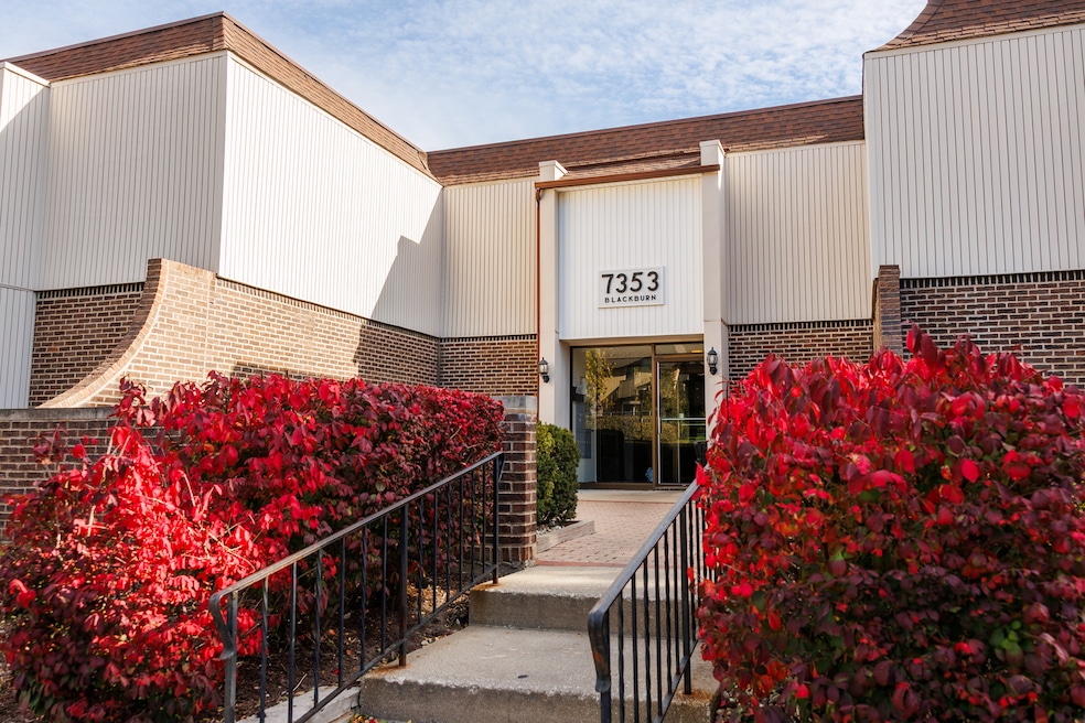 7353 Blackburn Ave unit K206, Downers Grove, IL 60516 - photo 1