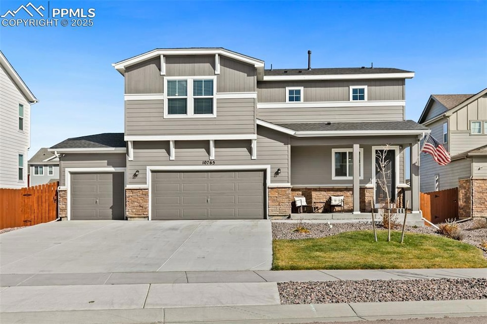 BEAUTIFUL 2 STORY HOME IN ROLLING HILLS RANCH WITH 3 CAR GARAGE