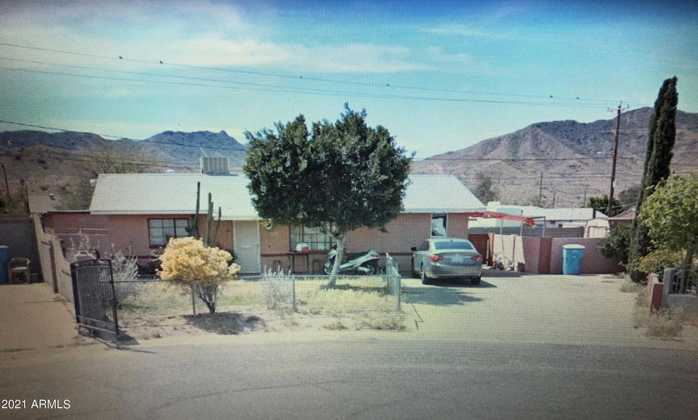 FRONT VIEW STREET 601 W MONTE WAY