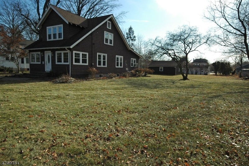 226 Dorn Ave, Middlesex, NJ 08846 - photo 1