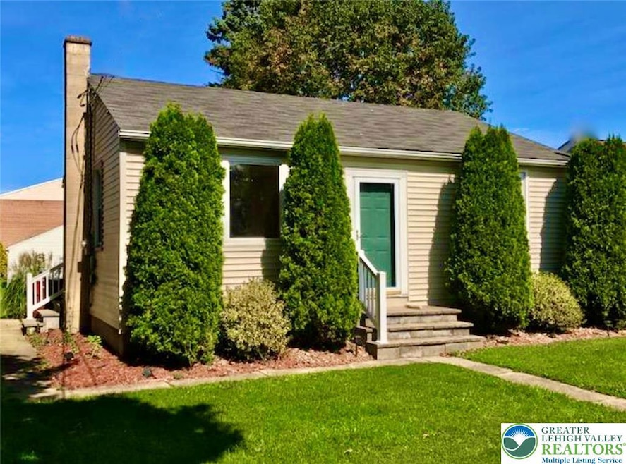 121 E Union St, Whitehall, PA 18052 - photo 1