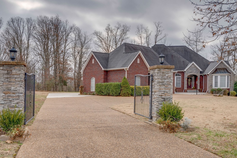 325 Old Pond Ln, Dickson, TN 37055 - photo 1