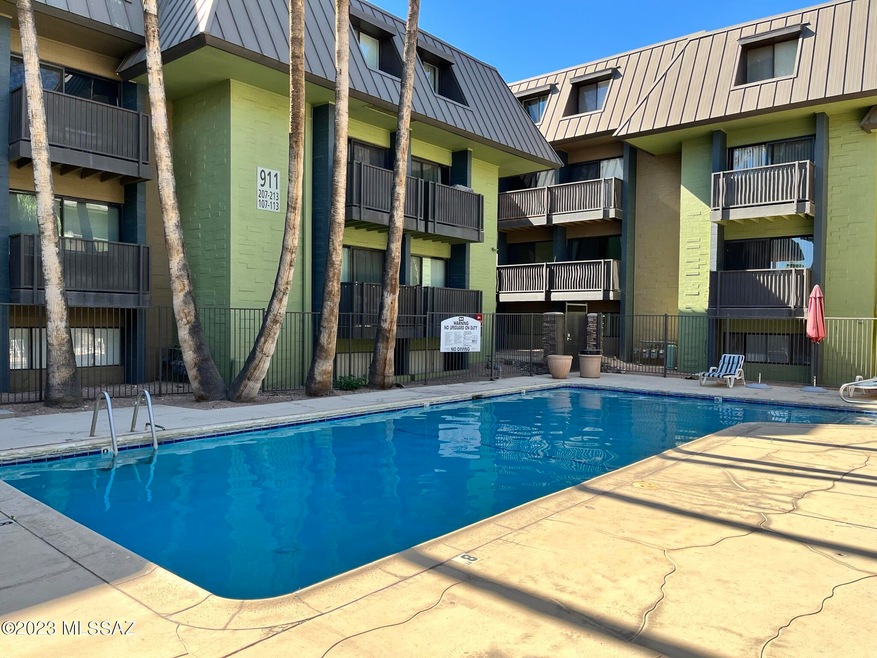911 N Euclid Avenue #112