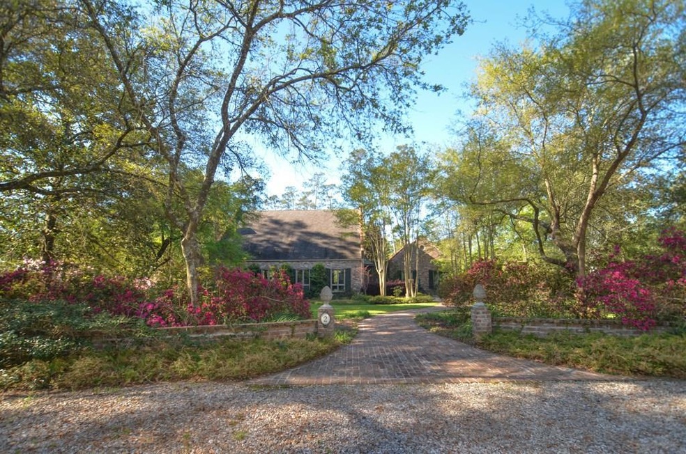 Fine estate property, beautifully renovated.  Priv