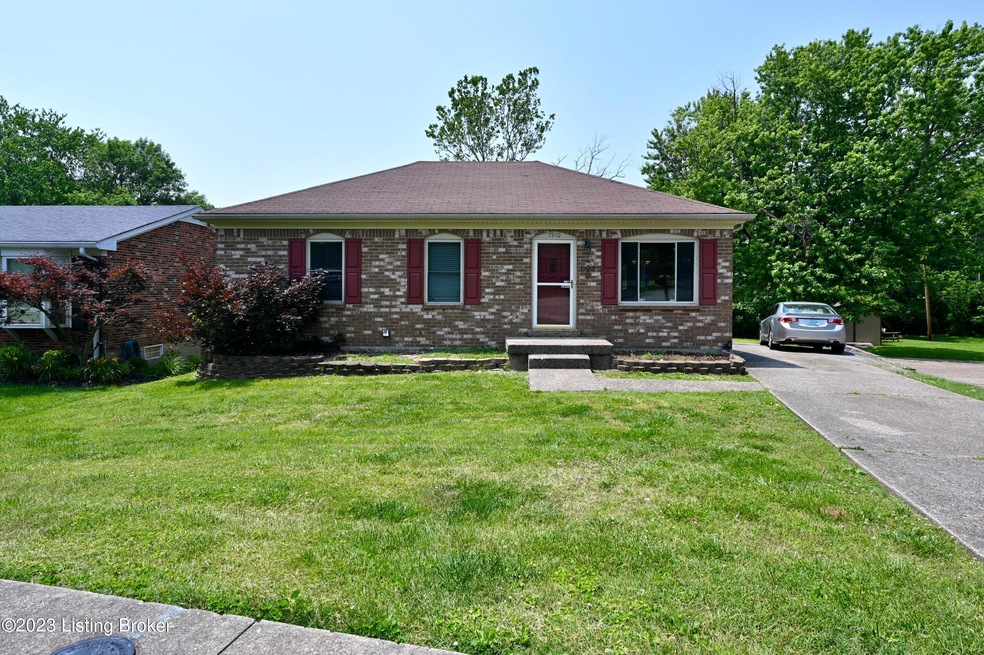 7910 Rochelle Rd, Louisville, KY 40228 - photo 1