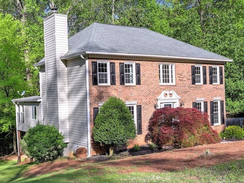 4289 Rocky Glen NE, Roswell, GA 30075 - photo 1